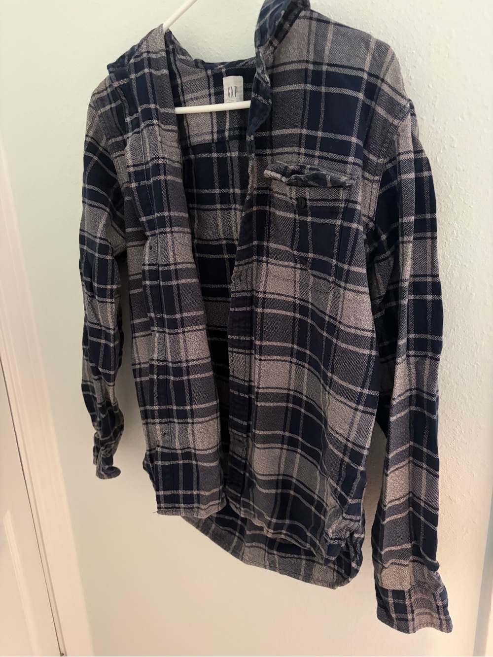 Navy & Gray Plaid Button-Up Shirt - the Gap. SIZE L. EUC.